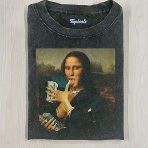 T-shirt with Mona Lisa Print